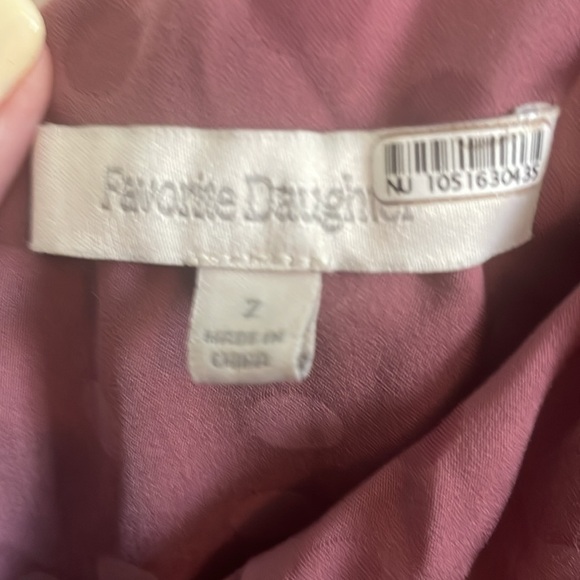 Favorite Daughter Singles Table Dress- 2 - Picture 4 of 8